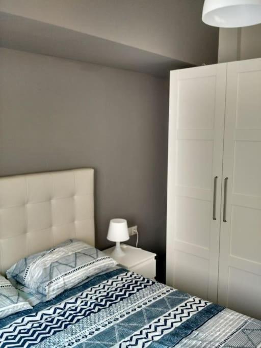 In The Center Near & Free Wifi Appartement